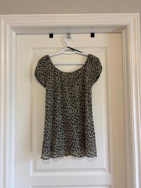 Dana Buchman Olive and Black Leopard Print Short Sleeve Top
